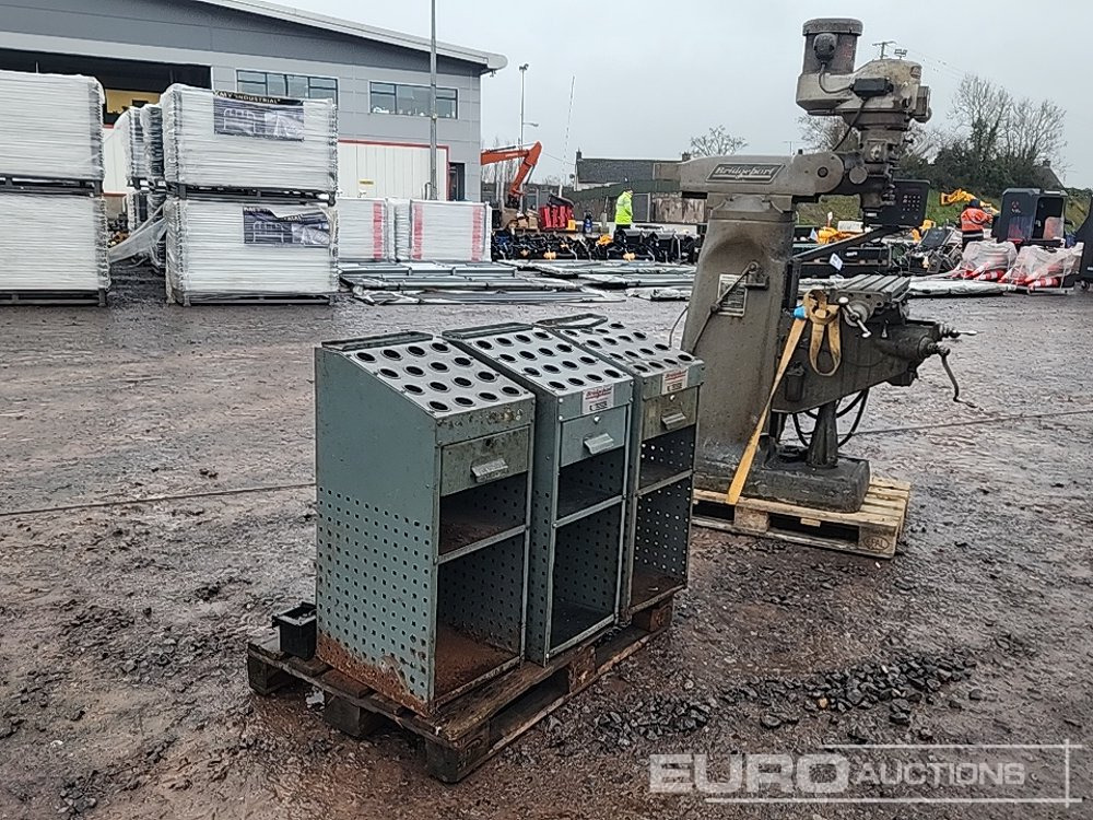 Bridgeport 3 Phase Milling Machine - CNC töötlemiskeskus: pilt 1 Bridgeport 3 Phase Milling Machine - CNC töötlemiskeskus: pilt 1