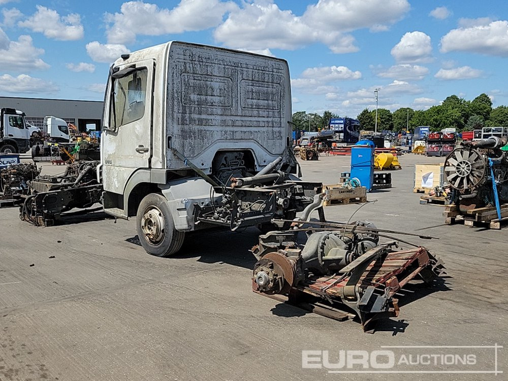 Chassis Cab Cut Off, Pallet of Spare Parts - Kabiin - Veoauto: pilt 3 Chassis Cab Cut Off, Pallet of Spare Parts - Kabiin - Veoauto: pilt 3
