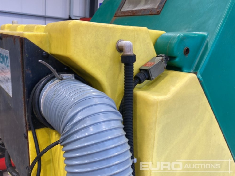 Clemco 240 Volt Blasting Cabinet - Garaažiseadmed: pilt 5 Clemco 240 Volt Blasting Cabinet - Garaažiseadmed: pilt 5
