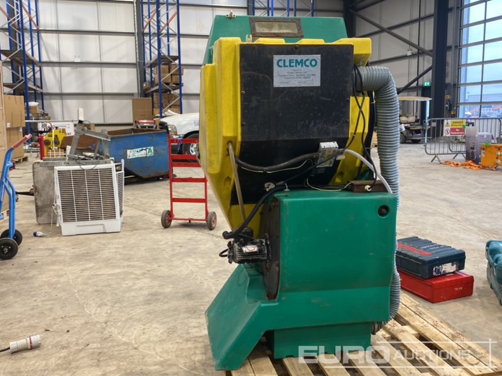 Clemco 240 Volt Blasting Cabinet - Garaažiseadmed: pilt 2 Clemco 240 Volt Blasting Cabinet - Garaažiseadmed: pilt 2