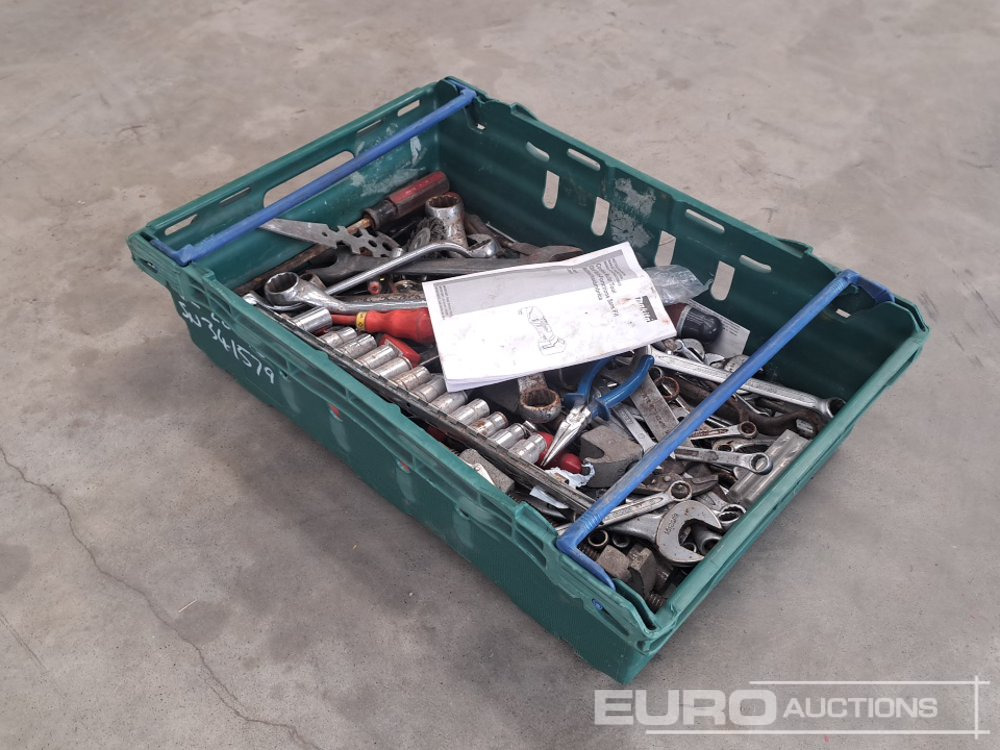 Crate of Misc Tool, Spanner, Screwdrivers etc - Garaažiseadmed: pilt 1 Crate of Misc Tool, Spanner, Screwdrivers etc - Garaažiseadmed: pilt 1