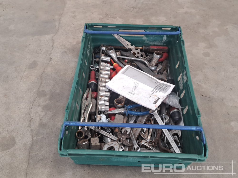 Crate of Misc Tool, Spanner, Screwdrivers etc - Garaažiseadmed: pilt 2 Crate of Misc Tool, Spanner, Screwdrivers etc - Garaažiseadmed: pilt 2