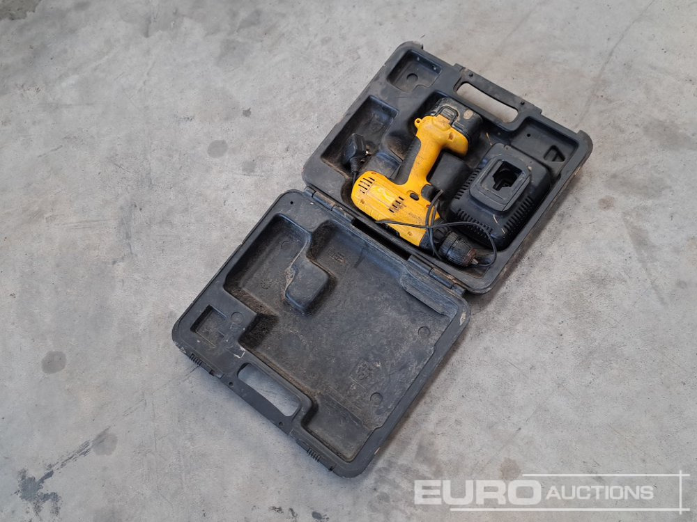 Dewalt Cordless Drill and Charger - Garaažiseadmed: pilt 5 Dewalt Cordless Drill and Charger - Garaažiseadmed: pilt 5