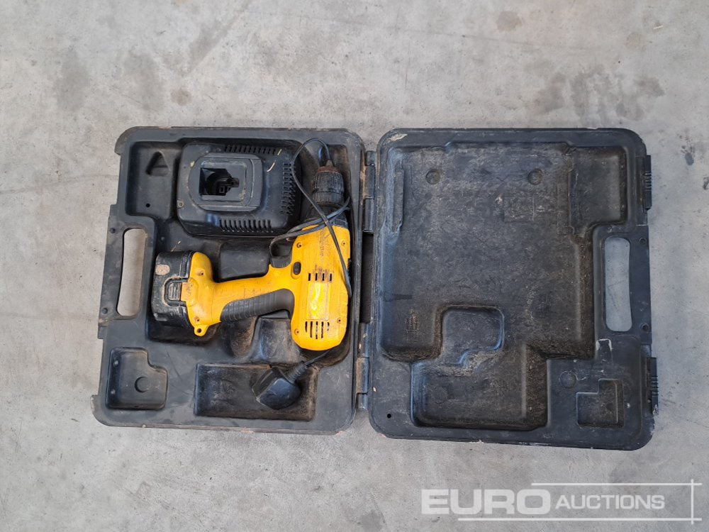Dewalt Cordless Drill and Charger - Garaažiseadmed: pilt 2 Dewalt Cordless Drill and Charger - Garaažiseadmed: pilt 2