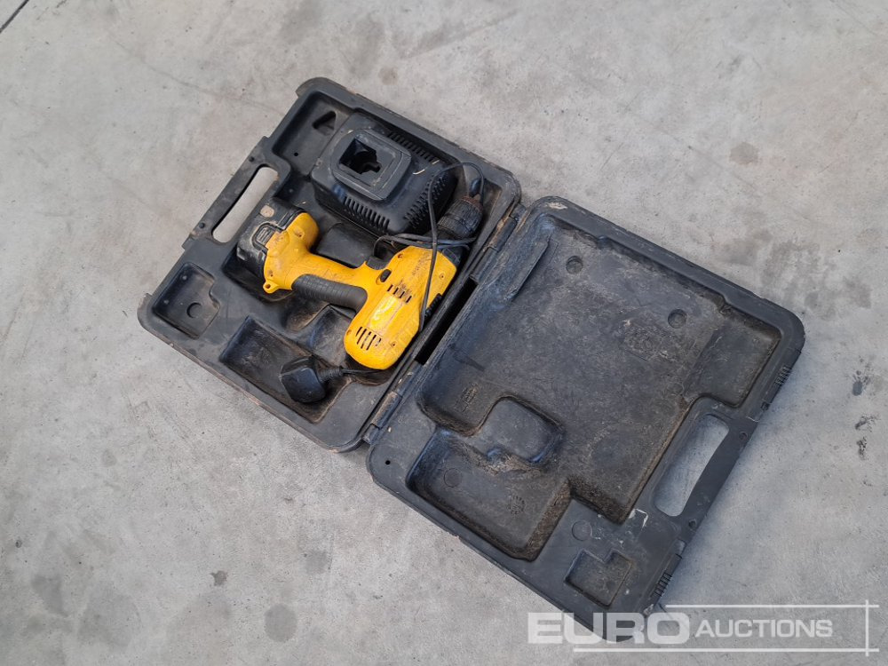Dewalt Cordless Drill and Charger - Garaažiseadmed: pilt 3 Dewalt Cordless Drill and Charger - Garaažiseadmed: pilt 3