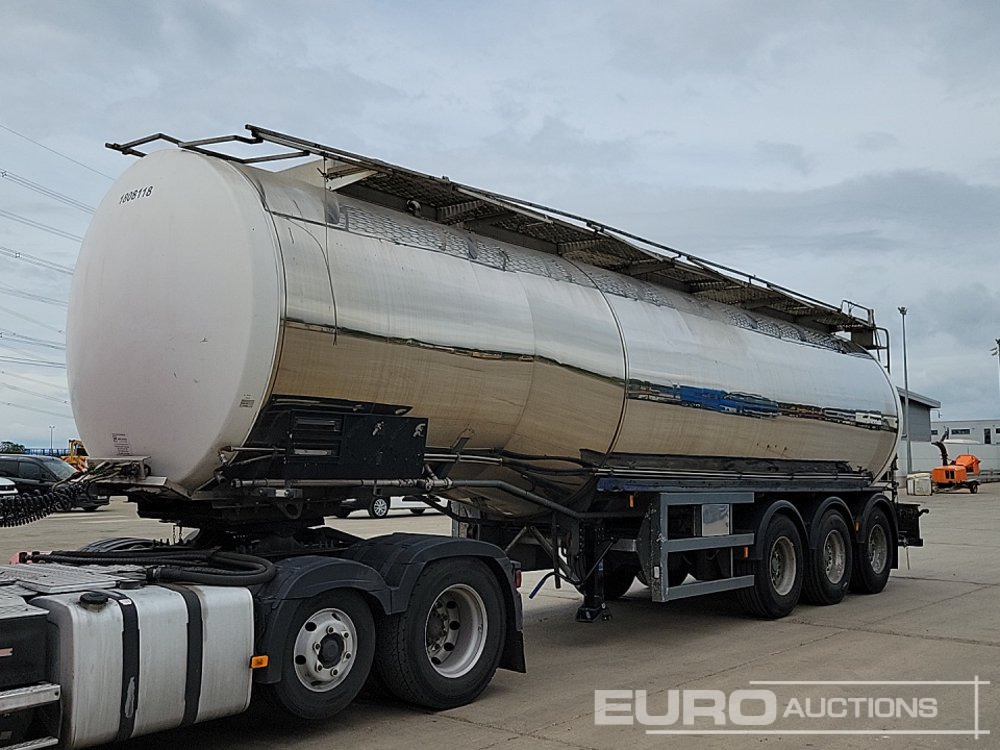 Fruehauf Tri Axle Tanker Trailer - Tsistern poolhaagis: pilt 1 Fruehauf Tri Axle Tanker Trailer - Tsistern poolhaagis: pilt 1