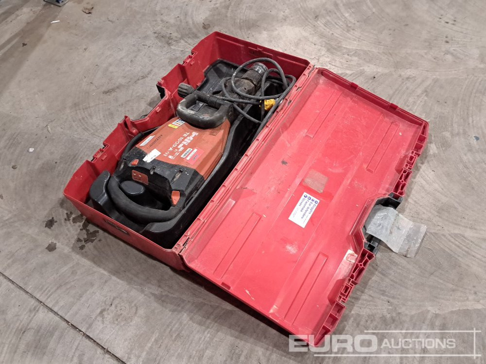 Hilti 110 Volt Demolition Hammer & Case - Garaažiseadmed: pilt 2 Hilti 110 Volt Demolition Hammer & Case - Garaažiseadmed: pilt 2