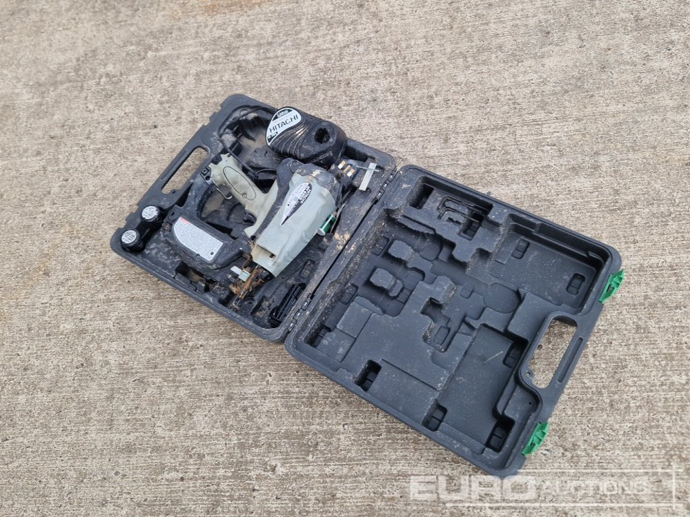 Hitachi NT65GS 3.6 Volt Cordless Nailer, 3 Batterys, Charger - Ehitusseade: pilt 3 Hitachi NT65GS 3.6 Volt Cordless Nailer, 3 Batterys, Charger - Ehitusseade: pilt 3