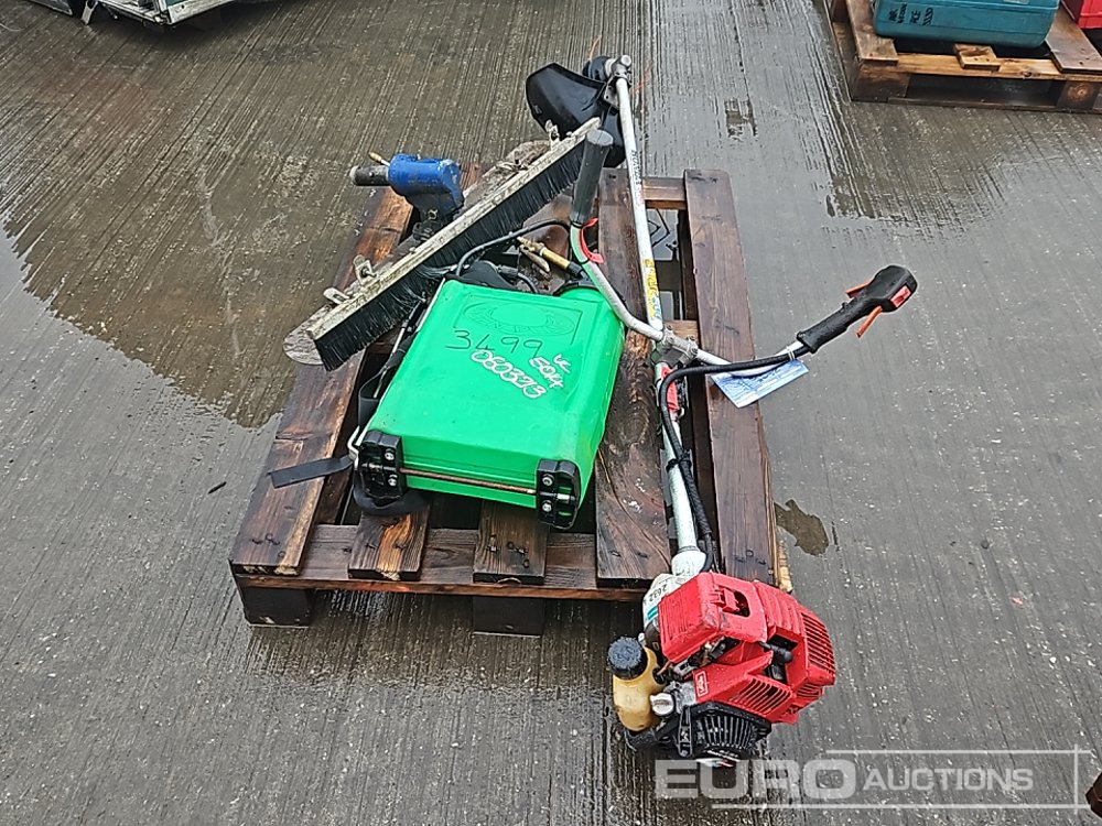 Honda Petrol Strimmer, Back Pack Pump Sprayer, Concrete Float With Brush - Ehitusseade: pilt 2 Honda Petrol Strimmer, Back Pack Pump Sprayer, Concrete Float With Brush - Ehitusseade: pilt 2