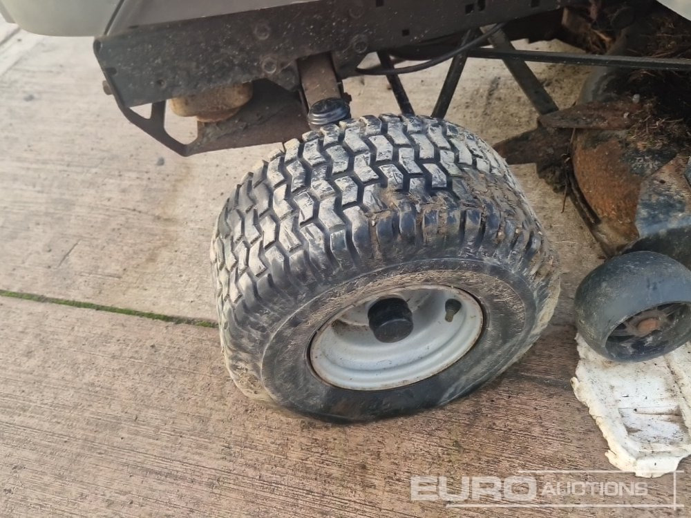 Husqvarna Petrol Ride on Lawnmower (Non Runner) - Muruniiduk: pilt 5 Husqvarna Petrol Ride on Lawnmower (Non Runner) - Muruniiduk: pilt 5