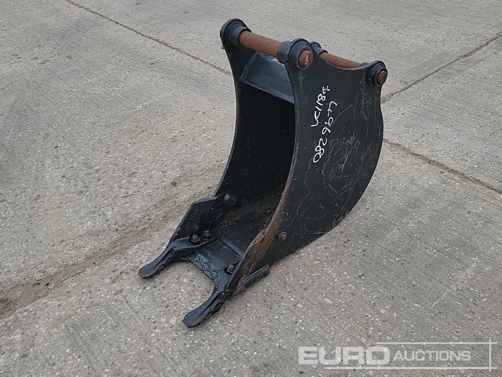 JCB 12" Digging Bucket 40mm Pin to suit Mini Excavator - Kopp: pilt 1 JCB 12" Digging Bucket 40mm Pin to suit Mini Excavator - Kopp: pilt 1