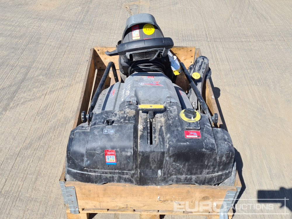 Karcher 110Volt Pressure Washer, Battery Sweeper - Ehitusseade: pilt 4 Karcher 110Volt Pressure Washer, Battery Sweeper - Ehitusseade: pilt 4