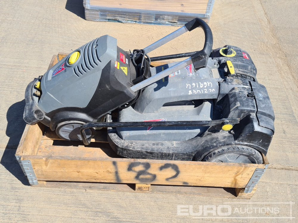 Karcher 110Volt Pressure Washer, Battery Sweeper - Ehitusseade: pilt 2 Karcher 110Volt Pressure Washer, Battery Sweeper - Ehitusseade: pilt 2