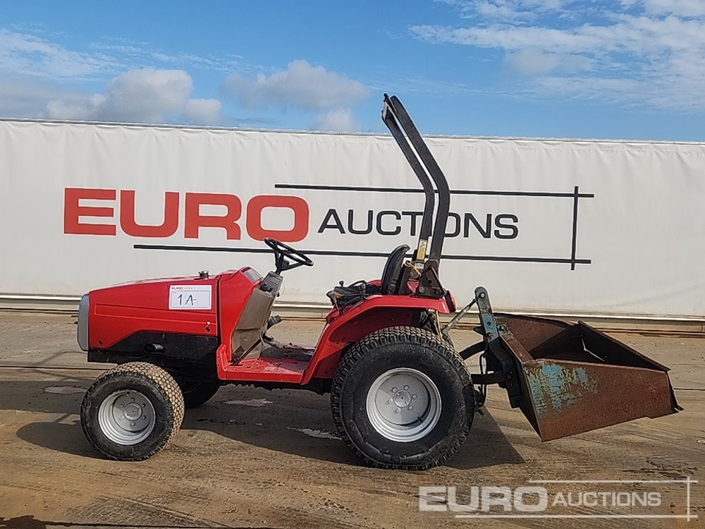 Massey Ferguson 4WD Compact Tractor, Linkbox - Väiketraktor: pilt 2 Massey Ferguson 4WD Compact Tractor, Linkbox - Väiketraktor: pilt 2