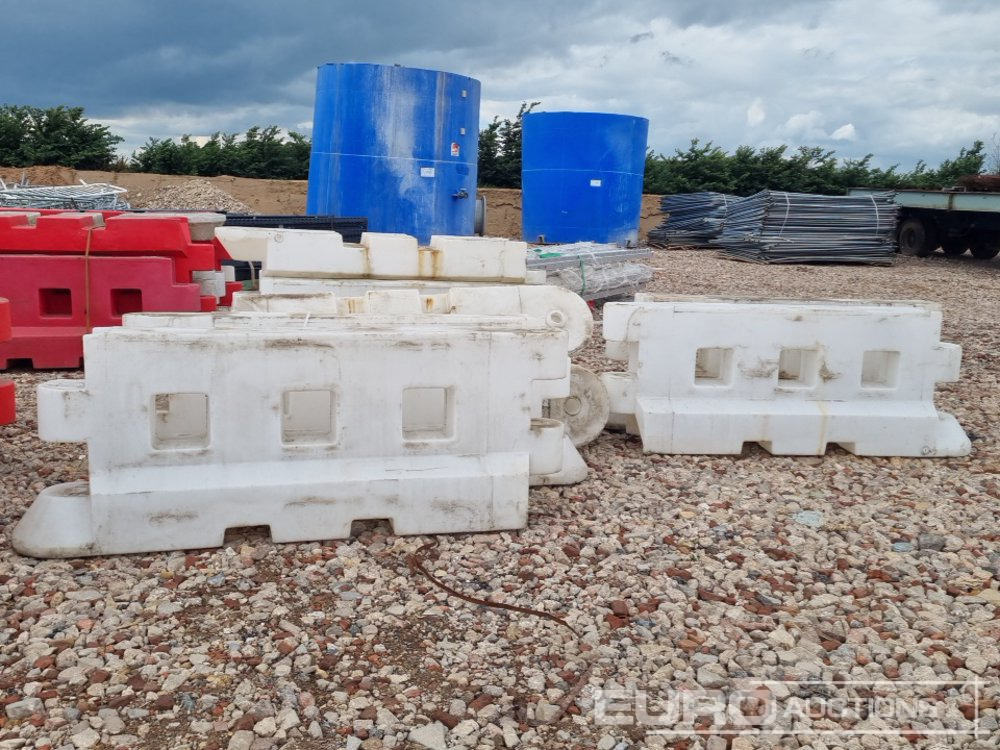 Bundle of Plastic Water Filled Barriers (6 of) - Muu seadmestik: pilt 3 Bundle of Plastic Water Filled Barriers (6 of) - Muu seadmestik: pilt 3