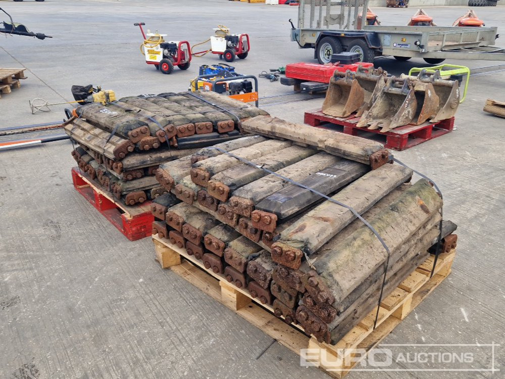Pallet of 800mm Rubber Block Pads (2 of) - Relss - Ehitusmasinad: pilt 3 Pallet of 800mm Rubber Block Pads (2 of) - Relss - Ehitusmasinad: pilt 3