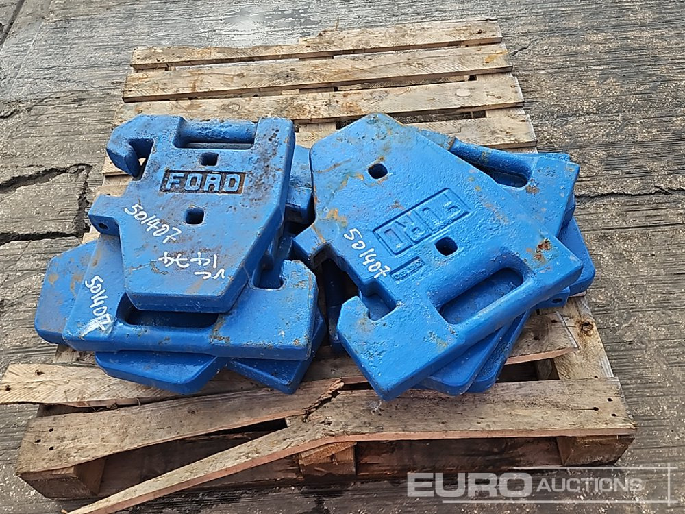 Pallet of Ford Tractor Weights - Põllutööseade: pilt 4 Pallet of Ford Tractor Weights - Põllutööseade: pilt 4