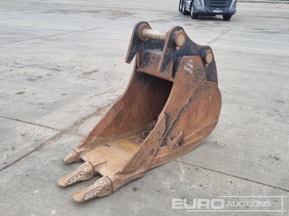 Rhinox 24" Digging Bucket 80mm Pin to suit 20 Ton Excavator - Kopp: pilt 1 Rhinox 24" Digging Bucket 80mm Pin to suit 20 Ton Excavator - Kopp: pilt 1