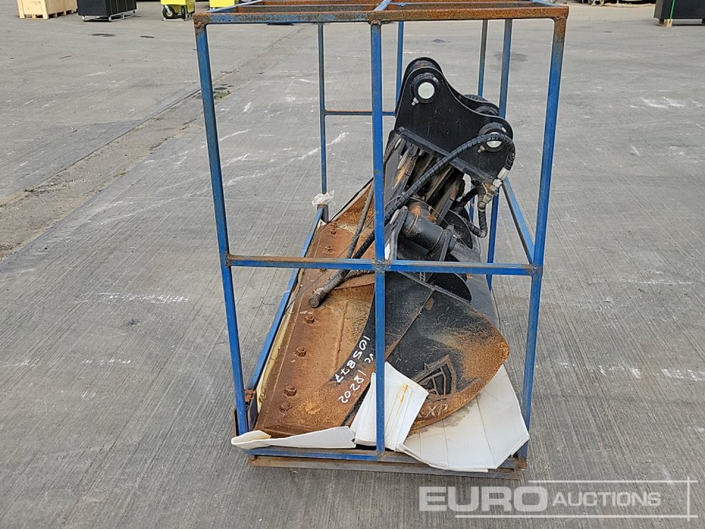 Rhinox 60" Hydraulic Tilting Bucket 45mm Pin to suit 4-6 Ton Excavator - Kopp: pilt 2 Rhinox 60" Hydraulic Tilting Bucket 45mm Pin to suit 4-6 Ton Excavator - Kopp: pilt 2
