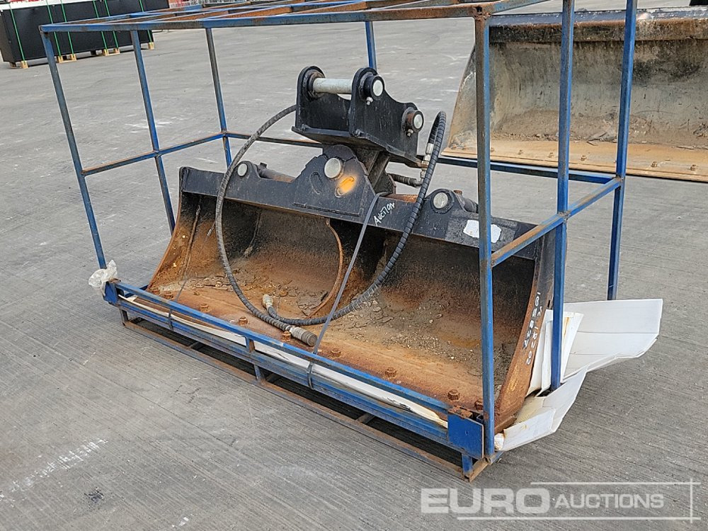 Rhinox 60" Hydraulic Tilting Bucket 45mm Pin to suit 4-6 Ton Excavator - Kopp: pilt 1 Rhinox 60" Hydraulic Tilting Bucket 45mm Pin to suit 4-6 Ton Excavator - Kopp: pilt 1