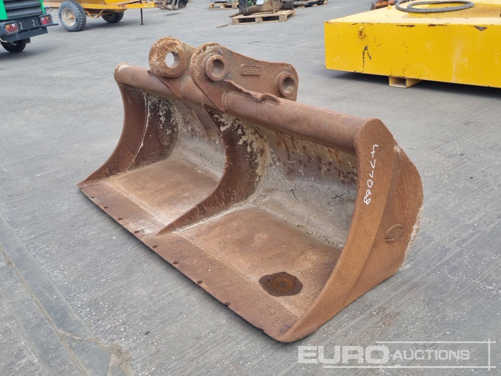 Rhinox 84" Ditching Bucket 80mm Pin to suit 20 Ton Excavator - Kopp: pilt 1 Rhinox 84" Ditching Bucket 80mm Pin to suit 20 Ton Excavator - Kopp: pilt 1