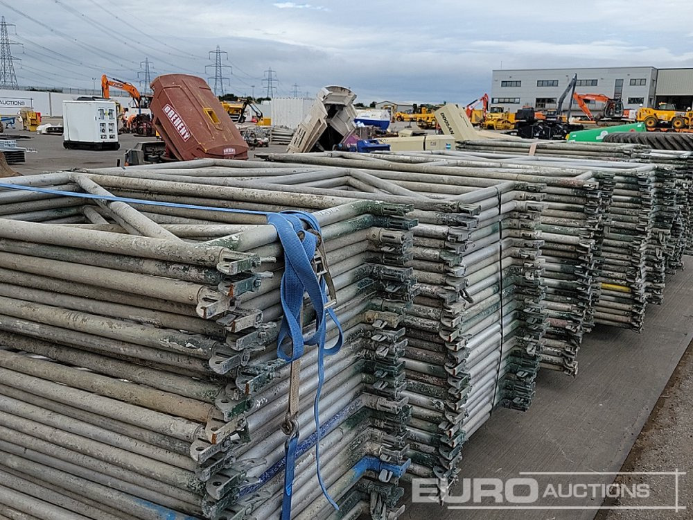 Ehitusseade Selection of Various Size GASS Ledger Frames (6 Pallets of), Pallet of Steel Mesh Panels (4 of): pilt 10