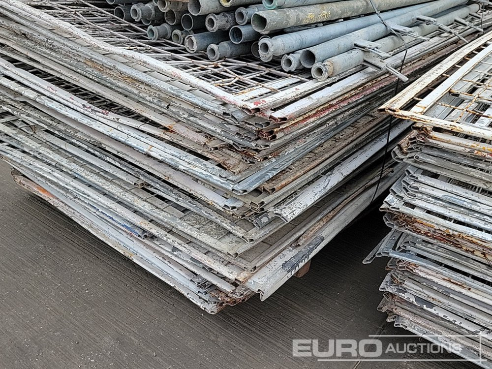 Ehitusseade Selection of Various Size GASS Ledger Frames (6 Pallets of), Pallet of Steel Mesh Panels (4 of): pilt 18