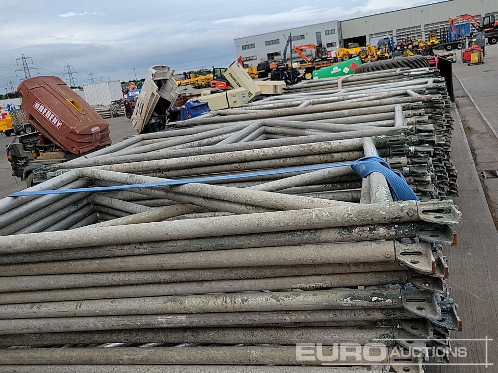 Ehitusseade Selection of Various Size GASS Ledger Frames (6 Pallets of), Pallet of Steel Mesh Panels (4 of): pilt 11