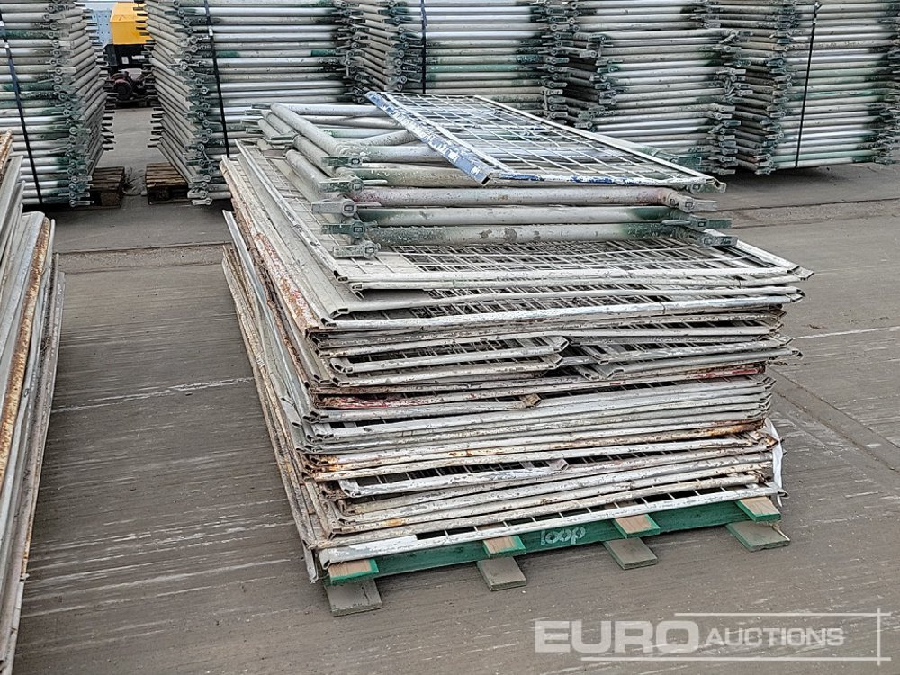 Ehitusseade Selection of Various Size GASS Ledger Frames (6 Pallets of), Pallet of Steel Mesh Panels (4 of): pilt 24