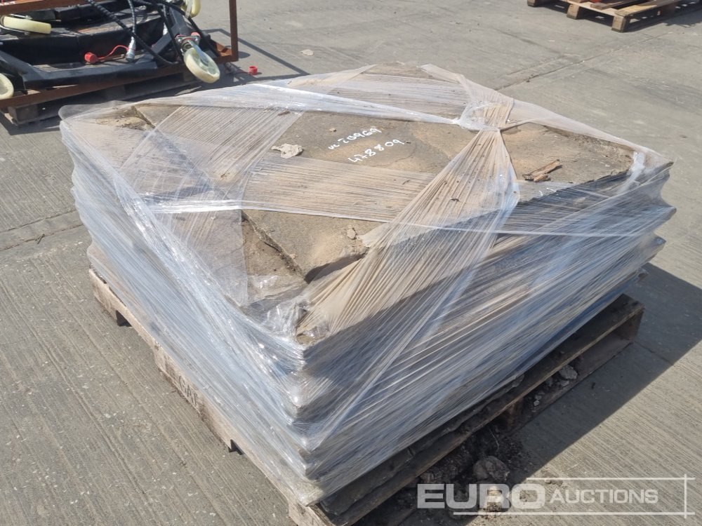 Selection of Various Size Reclaimed Stone Slabs (2 Pallers of) - Ehitusseade: pilt 1 Selection of Various Size Reclaimed Stone Slabs (2 Pallers of) - Ehitusseade: pilt 1