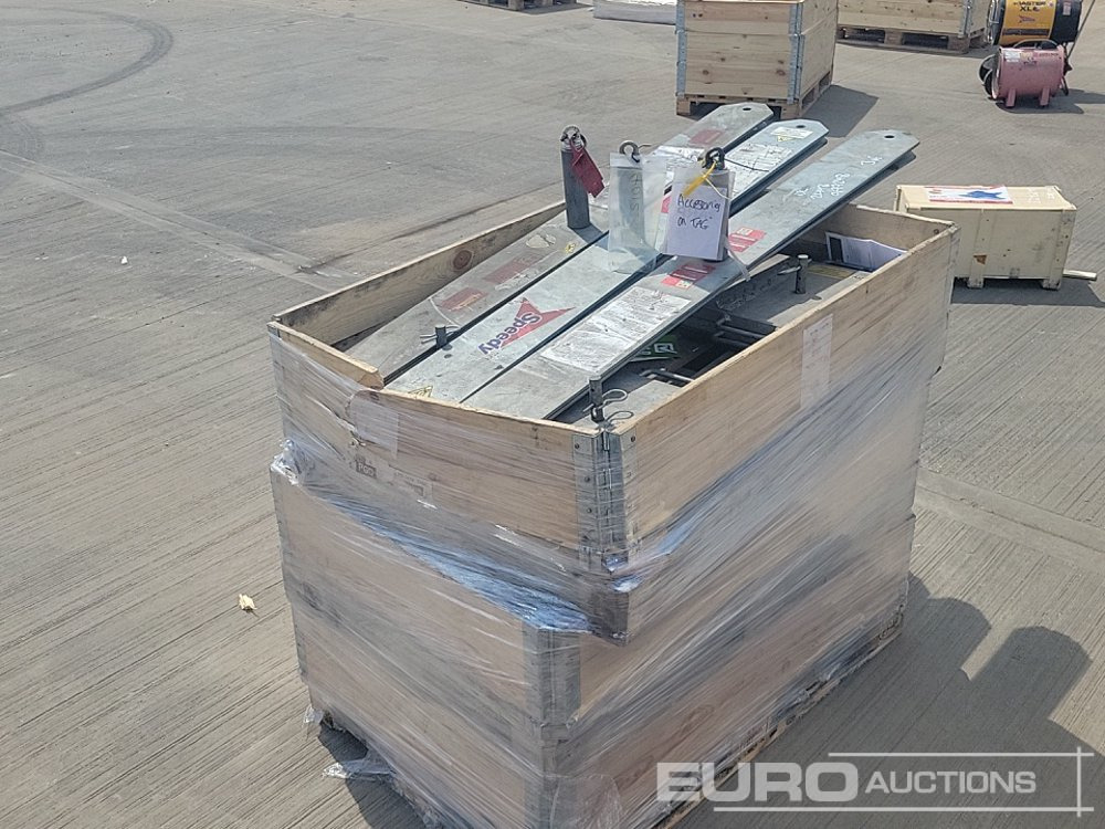 Stillage of Base Weights & Man Anchors (3 of) - Ehitusseade: pilt 1 Stillage of Base Weights & Man Anchors (3 of) - Ehitusseade: pilt 1