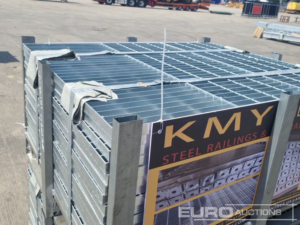 Ehitusseade Unused 2025 KMY INDUSTRIAL Steel Grating (2 of), Stillage of Metal Fencing Posts: pilt 18