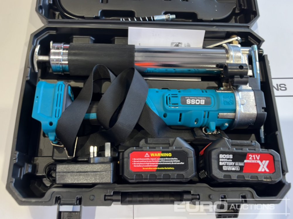 Unused Boss 21 Volt Lithium Battery Cordless Grease Gun, 2 Batteries, Charger, Case, Shoulder Strap, Extension Pieces and Fittings - Ehitusseade: pilt 5 Unused Boss 21 Volt Lithium Battery Cordless Grease Gun, 2 Batteries, Charger, Case, Shoulder Strap, Extension Pieces and Fittings - Ehitusseade: pilt 5