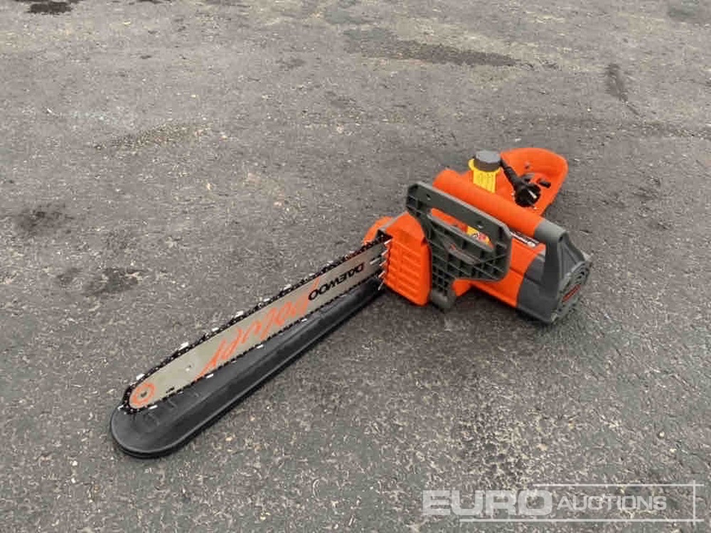 Unused Daewoo DCS2016E 2000W Electric Chainsaw (2 of) - Garaažiseadmed: pilt 1 Unused Daewoo DCS2016E 2000W Electric Chainsaw (2 of) - Garaažiseadmed: pilt 1