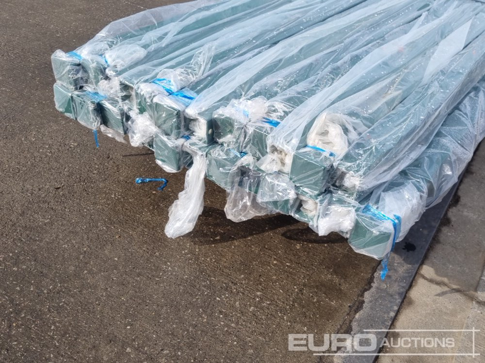 Ehitusseade Unused Galvanised & Powder Coated Heavy Duty (5mm) Wire Mesh Fencing, 25 x H2.4m x W2.2m Panels, 26 x 60mm x 60mm x3m Posts, with Fittings (Green): pilt 10