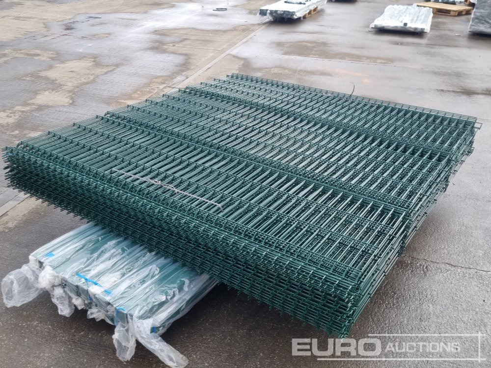 Ehitusseade Unused Galvanised & Powder Coated Heavy Duty (5mm) Wire Mesh Fencing, 25 x H2.4m x W2.2m Panels, 26 x 60mm x 60mm x3m Posts, with Fittings (Green): pilt 22