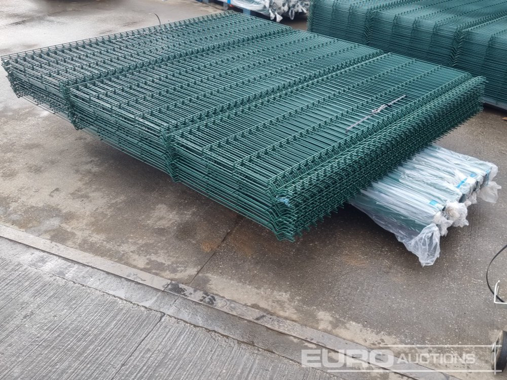 Ehitusseade Unused Galvanised & Powder Coated Heavy Duty (5mm) Wire Mesh Fencing, 25 x H2.4m x W2.2m Panels, 26 x 60mm x 60mm x3m Posts, with Fittings (Green): pilt 14
