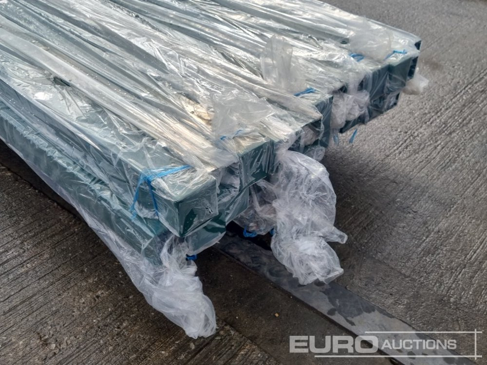 Ehitusseade Unused Galvanised & Powder Coated Heavy Duty (5mm) Wire Mesh Fencing, 25 x H2.4m x W2.2m Panels, 26 x 60mm x 60mm x3m Posts, with Fittings (Green): pilt 11