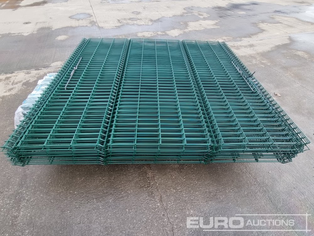 Ehitusseade Unused Galvanised & Powder Coated Heavy Duty (5mm) Wire Mesh Fencing, 25 x H2.4m x W2.2m Panels, 26 x 60mm x 60mm x3m Posts, with Fittings (Green): pilt 17