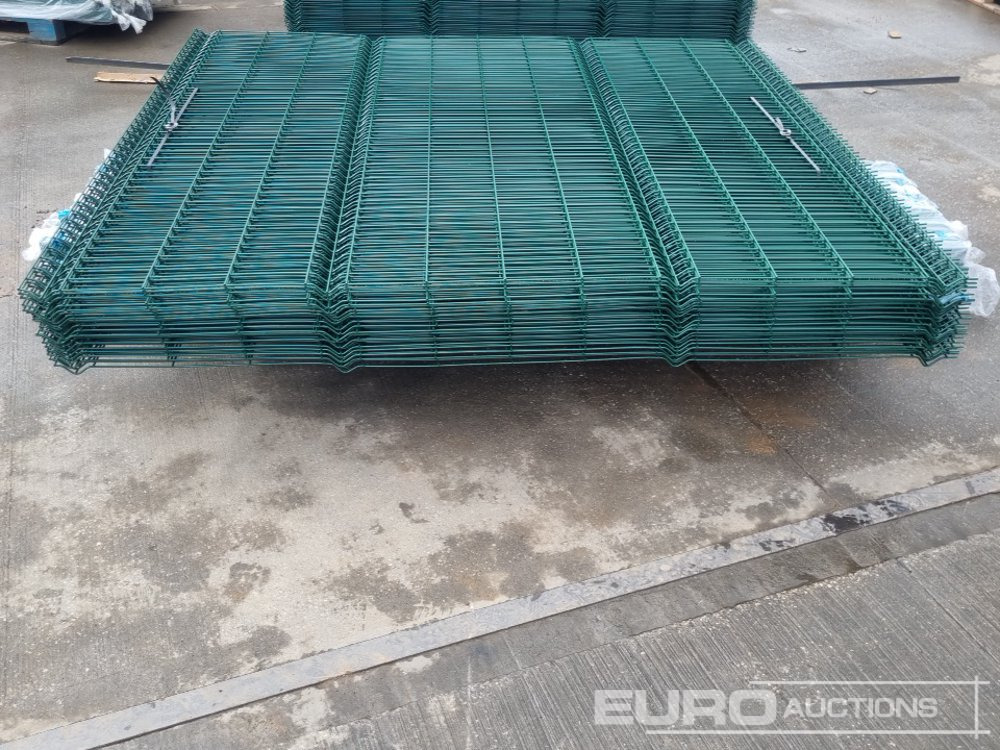 Ehitusseade Unused Galvanised & Powder Coated Heavy Duty (5mm) Wire Mesh Fencing, 25 x H2.4m x W2.2m Panels, 26 x 60mm x 60mm x3m Posts, with Fittings (Green): pilt 13