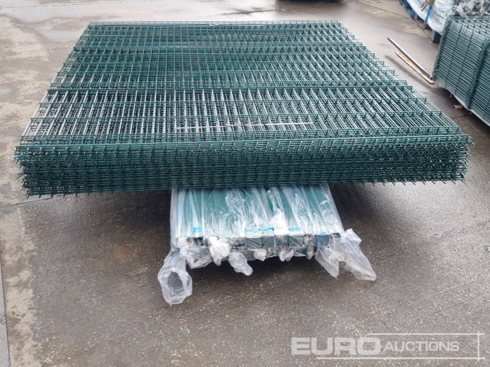 Ehitusseade Unused Galvanised & Powder Coated Heavy Duty (5mm) Wire Mesh Fencing, 25 x H2.4m x W2.2m Panels, 26 x 60mm x 60mm x3m Posts, with Fittings (Green): pilt 15