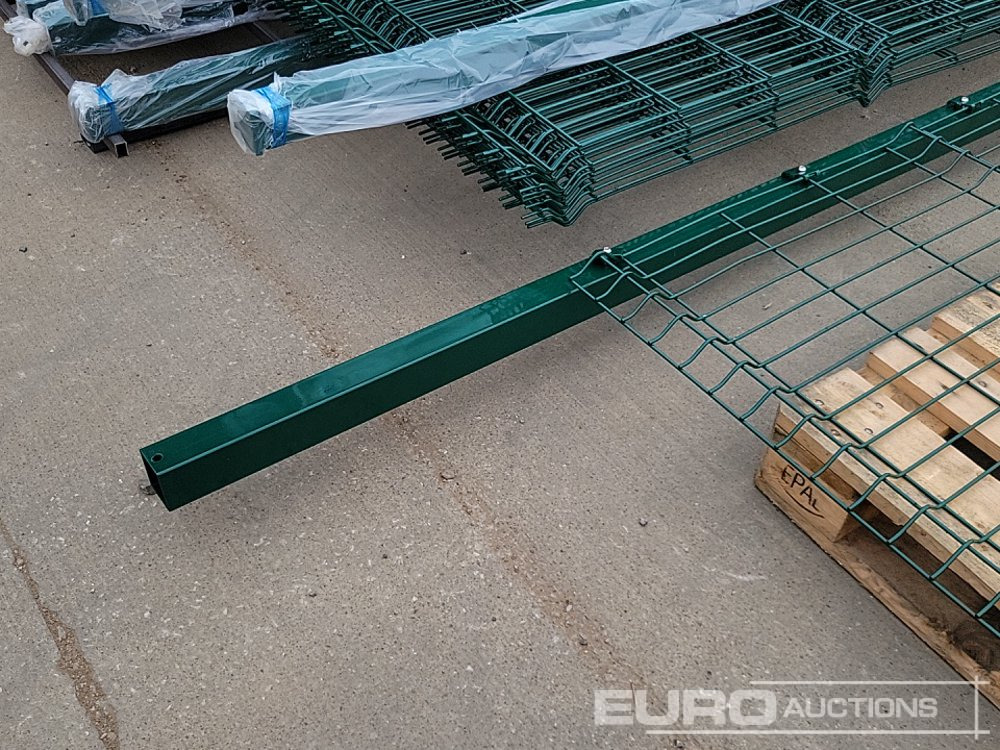 Ehitusseade Unused Galvanised & Powder Coated Heavy Duty (5mm) Wire Mesh Fencing, 25 x H2.4m x W2.2m Panels, 26 x 60mm x 60mm x3m Posts, with Fittings (Green): pilt 8