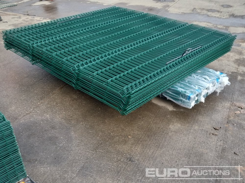 Ehitusseade Unused Galvanised & Powder Coated Heavy Duty (5mm) Wire Mesh Fencing, 25 x H2.4m x W2.2m Panels, 26 x 60mm x 60mm x3m Posts, with Fittings (Green): pilt 18