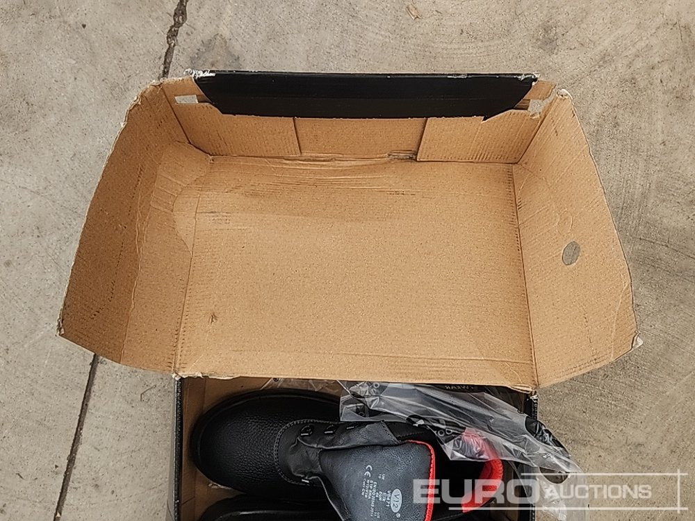 Garaažiseadmed Unused V12 Size 10 Safety Boots: pilt 9