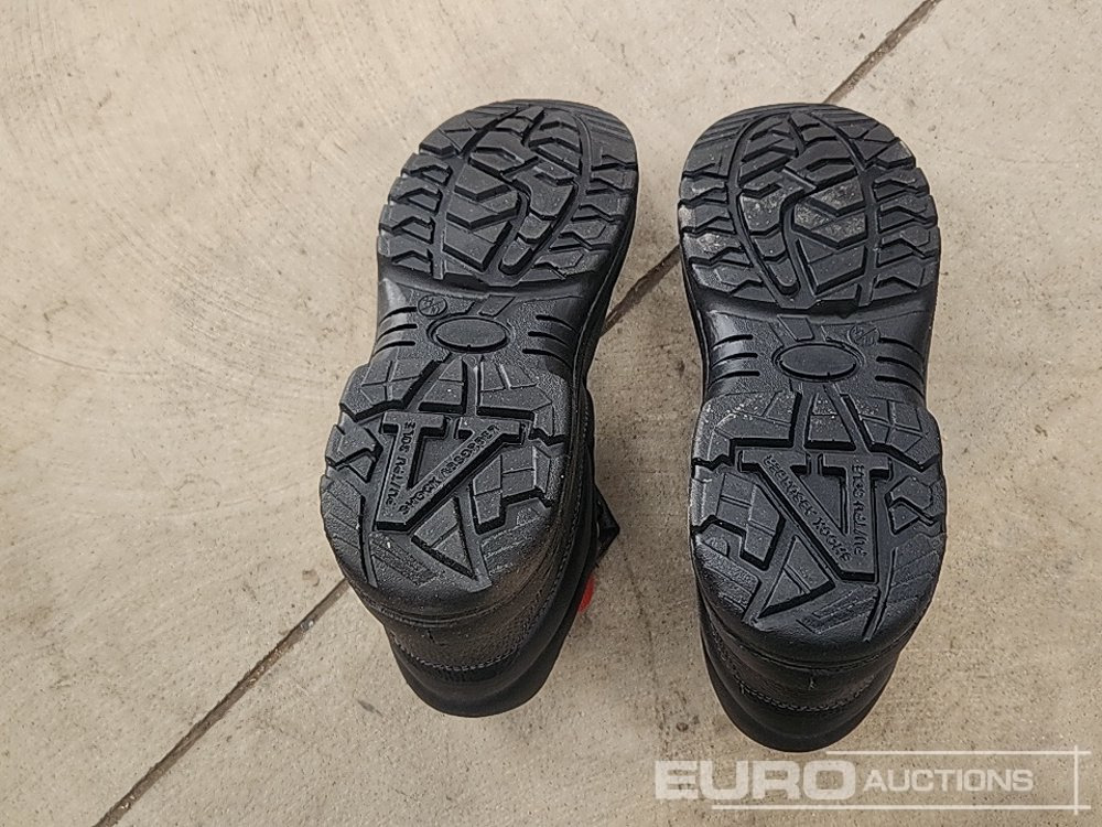 Garaažiseadmed Unused V12 Size 10 Safety Boots: pilt 16