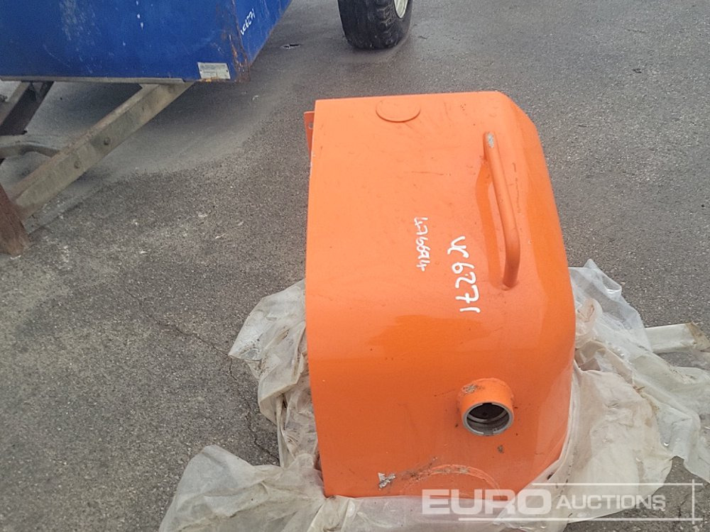 Fuel Tank to suit Excavator - Varuosa: pilt 4 Fuel Tank to suit Excavator - Varuosa: pilt 4
