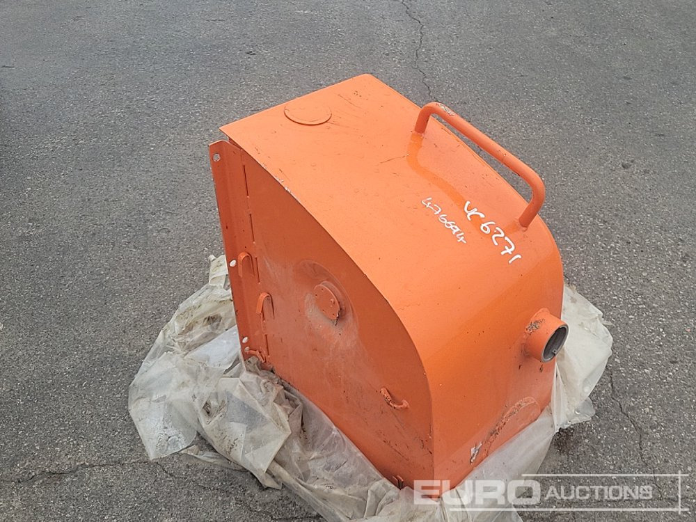 Fuel Tank to suit Excavator - Varuosa: pilt 3 Fuel Tank to suit Excavator - Varuosa: pilt 3