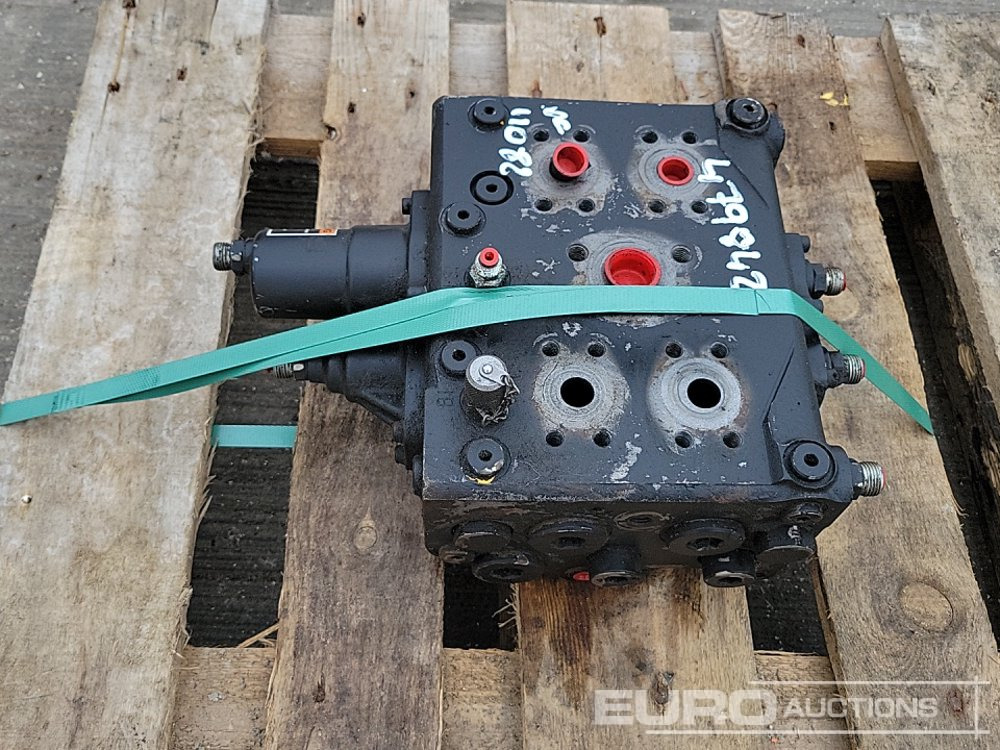 Main Control Valve to suit Volvo L60 - Varuosa: pilt 2 Main Control Valve to suit Volvo L60 - Varuosa: pilt 2