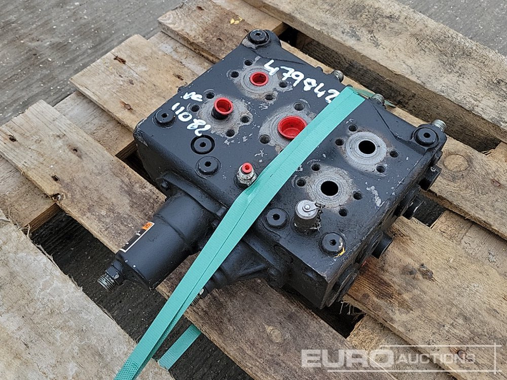Main Control Valve to suit Volvo L60 - Varuosa: pilt 1 Main Control Valve to suit Volvo L60 - Varuosa: pilt 1