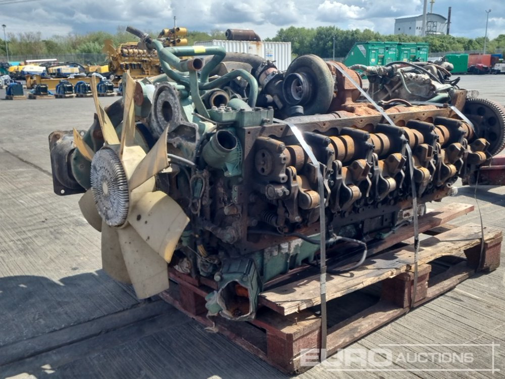 Volvo 6 Cylinder Engine (Pars Missing) - Mootor: pilt 1 Volvo 6 Cylinder Engine (Pars Missing) - Mootor: pilt 1